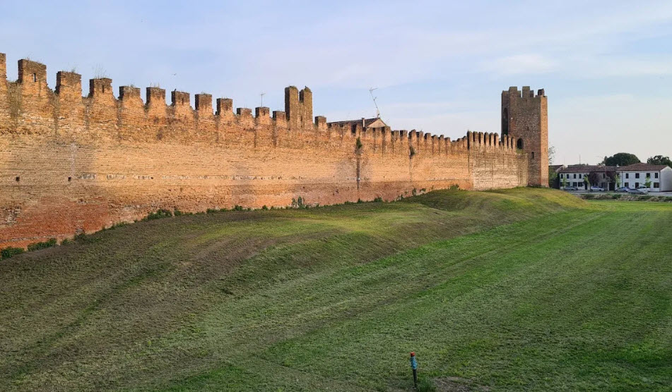 Rocca Degli Alberi, Italy